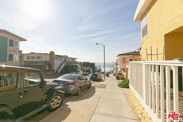 2 bed, 922 sqft, $5,400 — Photo 2