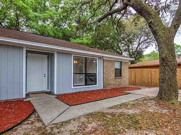 3rd image of 7901 Oak Forest Dr