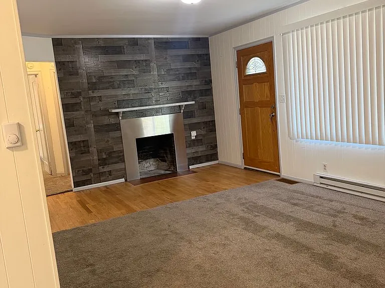 12506 SE Lincoln Ct — Photo 2