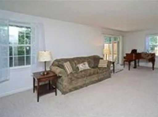 20 Fairway Cir — Photo 2