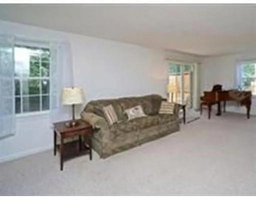 Building Photo - 20 Fairway Cir
