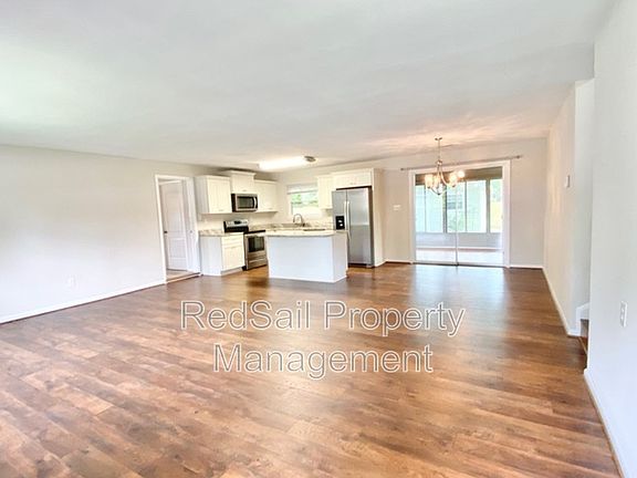 3rd image of 504 Beech Dr