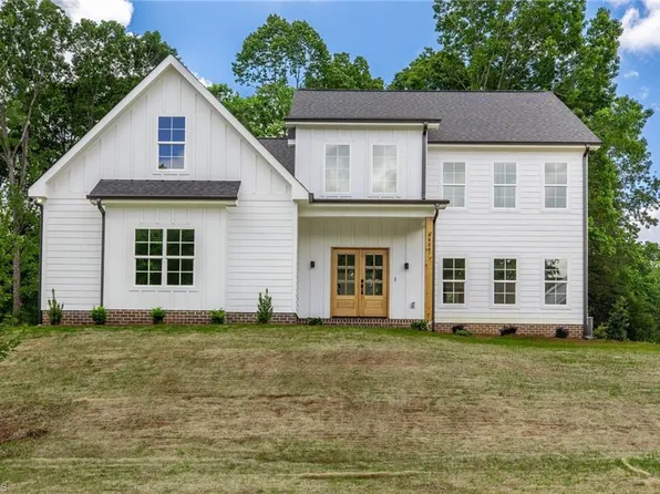 8920 Maltese Ct, Lewisville, NC 27023