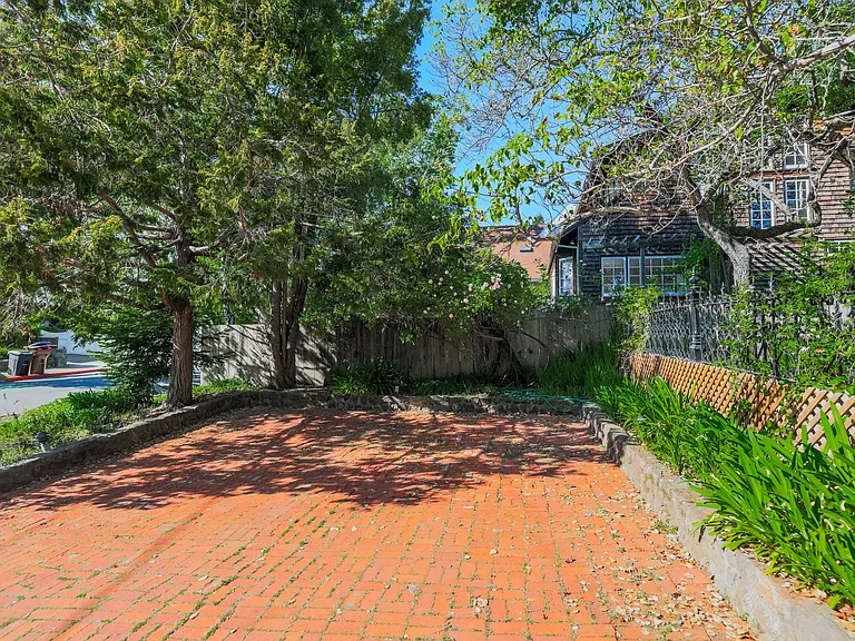 23 Sycamore Ave — Photo 39