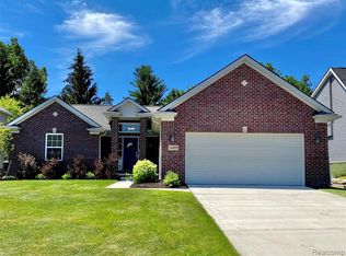 24409 Westchester Dr, South Lyon, MI 48178