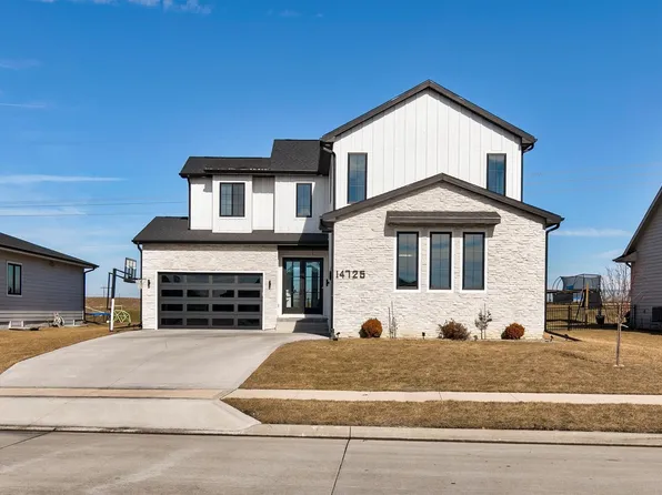 14725 Stonecrop Dr, Urbandale, IA 50323