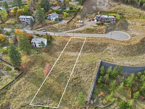 1170 Crestwood Dr, Kamloops, BC V2C 5G8