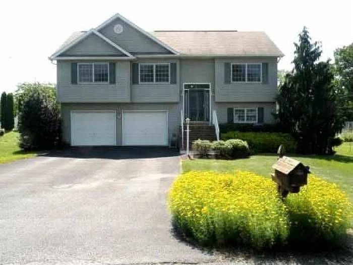 655 Old Grove Rd photo 1