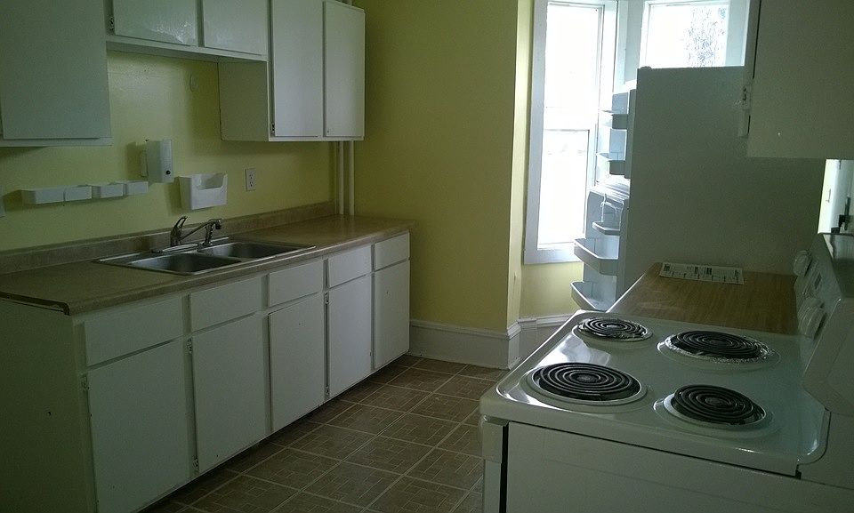 2nd image of 549 E Broadway St APT 1