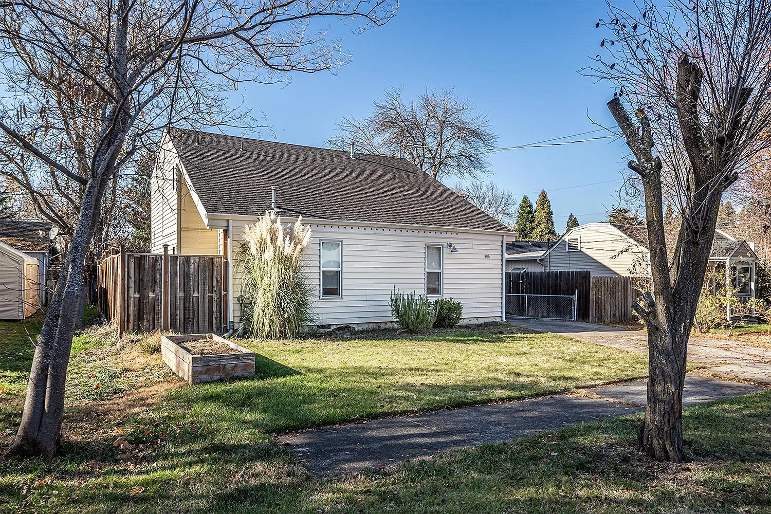306 Ashland Ave photo 1