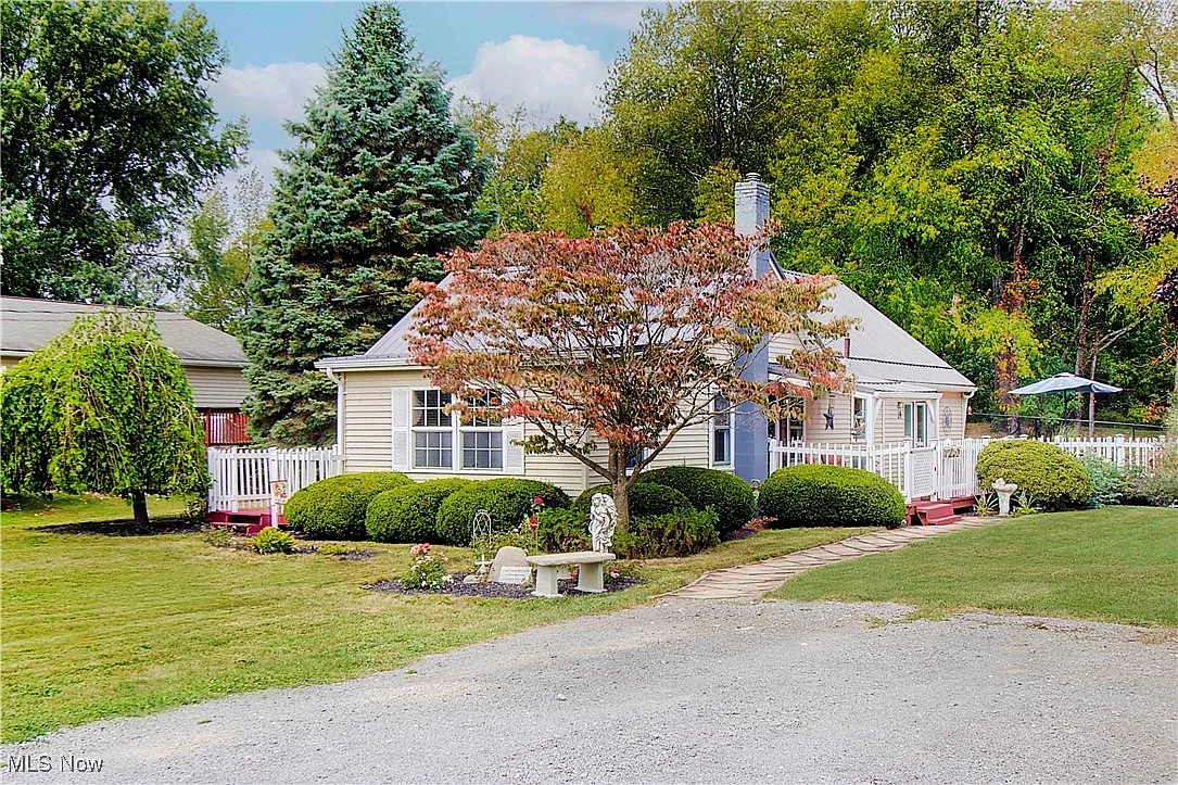 6083 Apple St photo 1