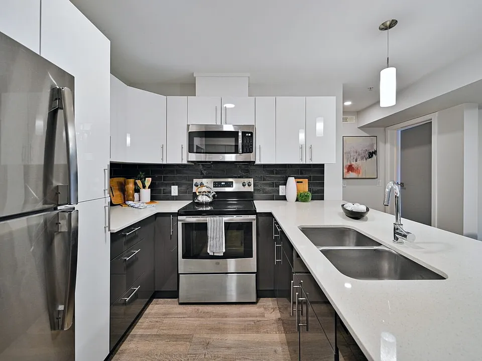 1792 Pembina Hwy