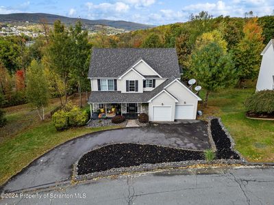 24 Emerald Dr, Throop, PA, 18512
