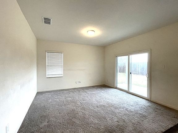 4th image of 2905 Aspen Dr