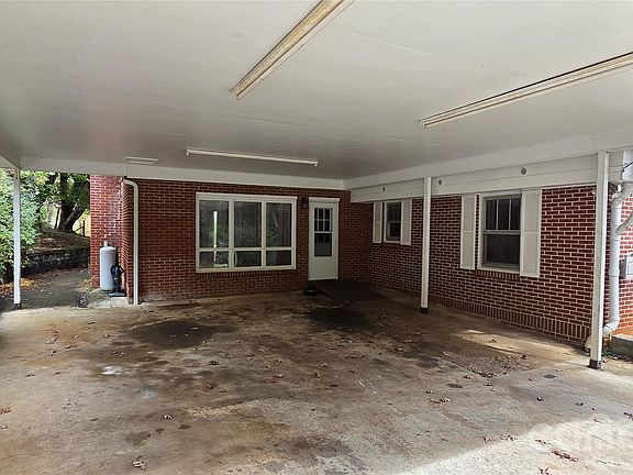 3rd image of 214 Old Dale Rd