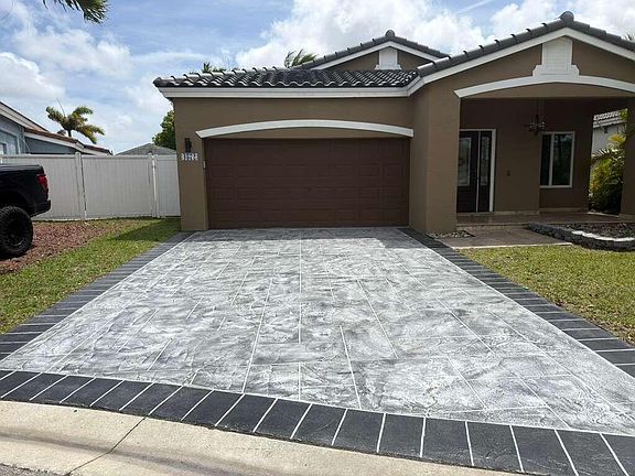 4th image of 4572 SW 14th Street
