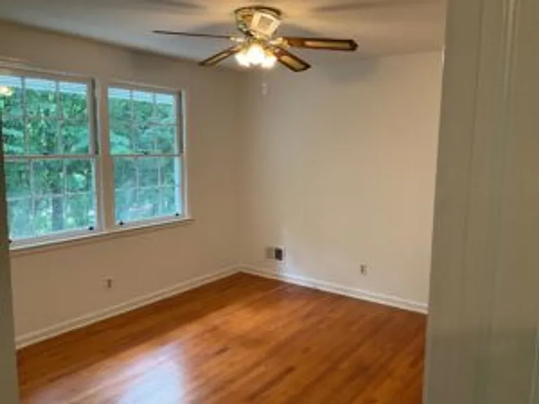 1032 Lancaster St — Photo 5