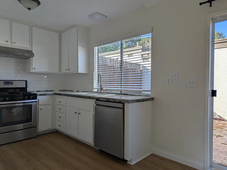 2284 Shady Hills Dr — Photo 9