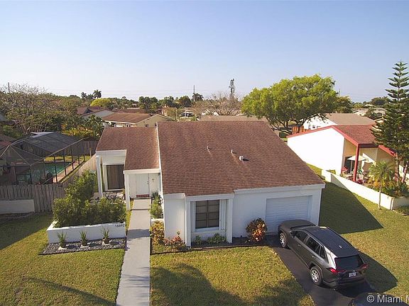 3rd image of 16692 N Royal Poinciana Dr