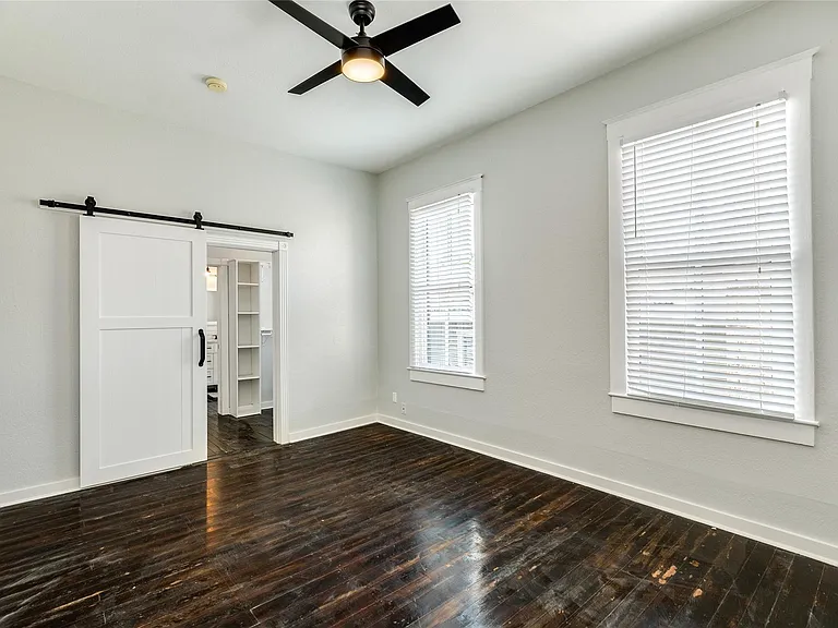 1407 Winnie St — Photo 17