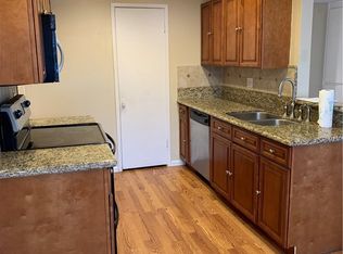 1555 Border Ave APT F, Corona, CA 92882