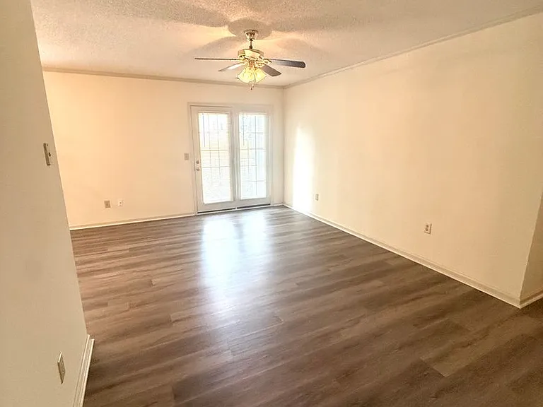 403 Wormwood Ln #B — Photo 5