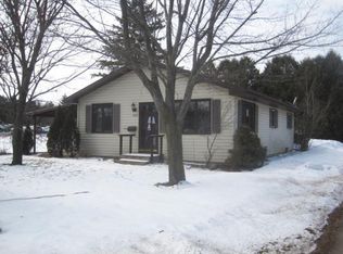 1004 W Millard St, New London, WI 54961