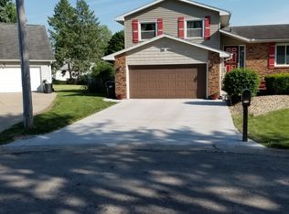 813 Elm Ct, Sterling, IL 61081