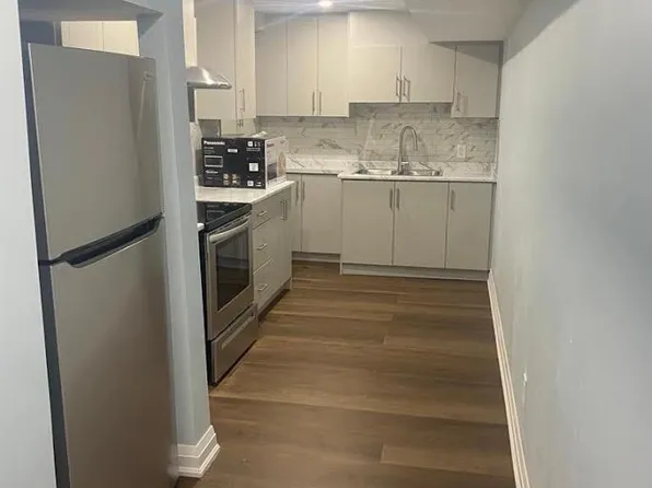 172 Golden Springs Dr, Brampton, ON L7A 4N9