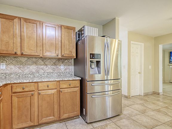5th image of 5001 Wigmore St