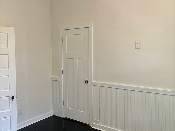 4th image of 203 N Grove St #4