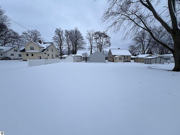 4th image of 110 S Pine St