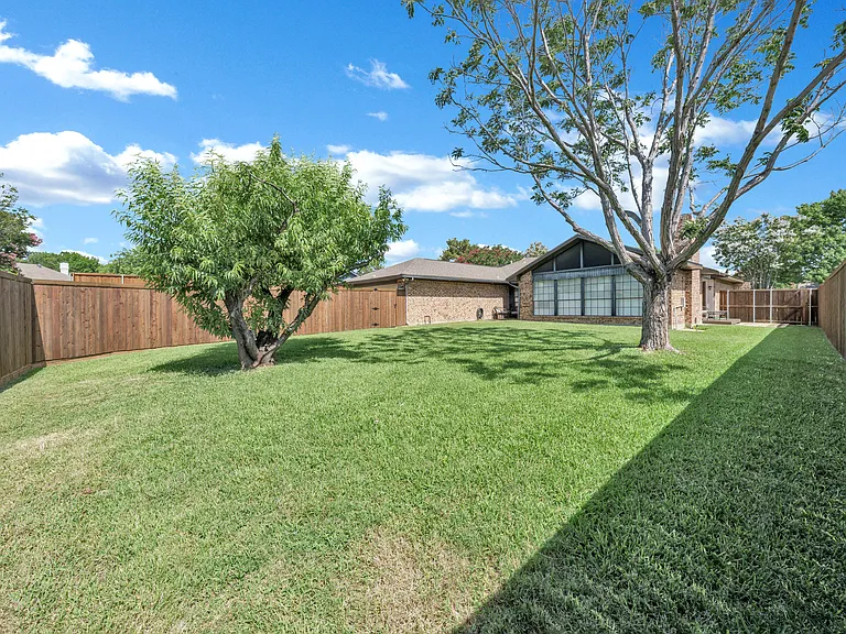 1522 Springtree Cir — Photo 30