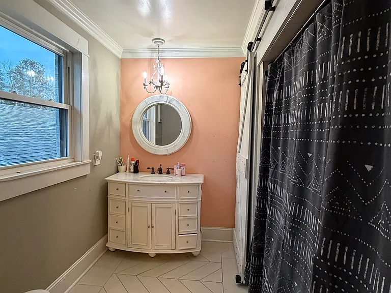 523 E Georgia St — Photo 22