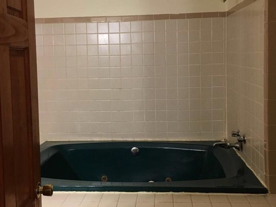 2nd image of 11431 S King Dr #G