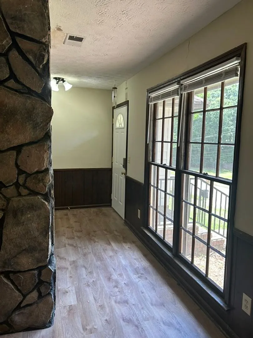 North Columbus 3 BR, 2BA, Great room and fenced yard — Photo 3