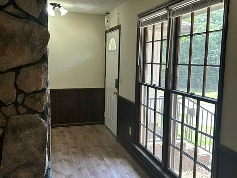 1441 Autumnridge Dr — Photo 3