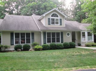 2 Annes Wood Ln, Mount Kisco, NY 10549