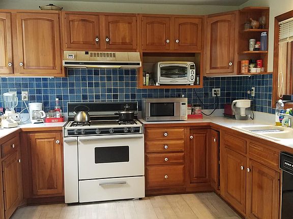 3rd image of 29 Robins Ln