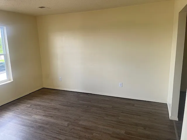 Building Photo - 1505 N Commercial Ave #4
