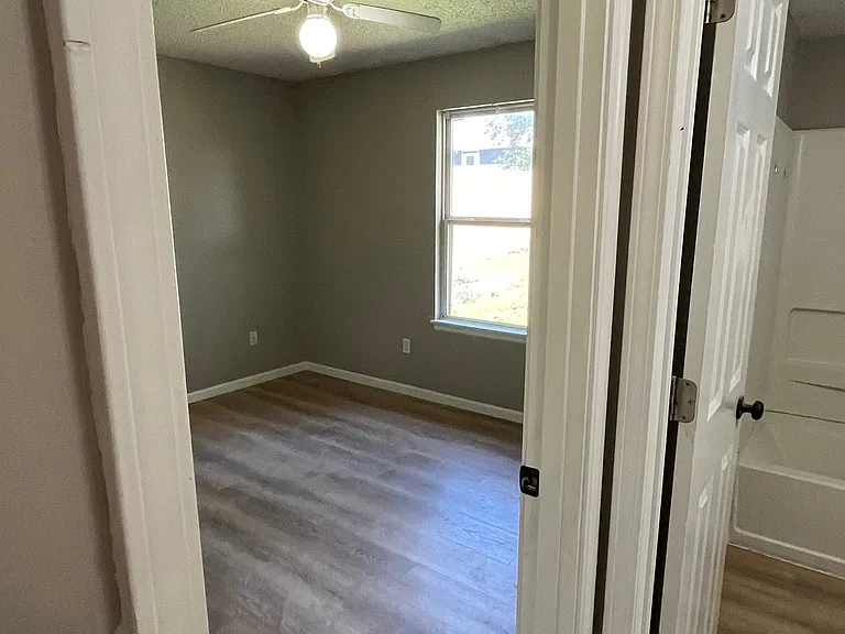 3930 Overland Dr — Photo 10
