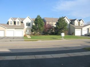 1 W Acorn Ln APT 1, Lake In The Hills, IL 60156
