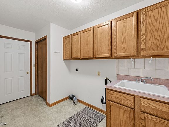 4th image of 6261 Hollow Ln