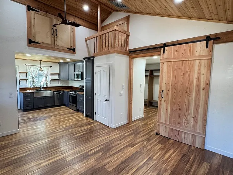 37 Olive St — Photo 3