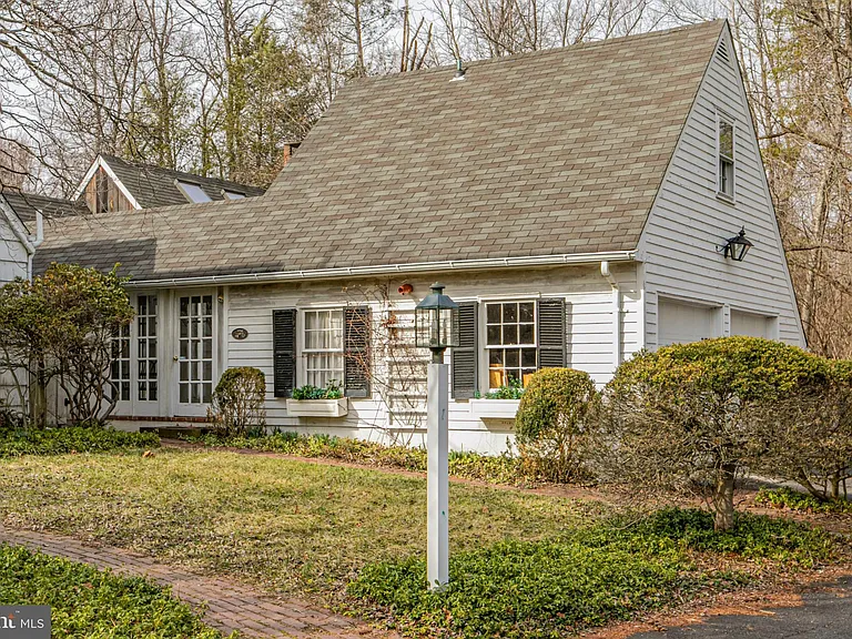 607 Rosedale Rd — Photo 1