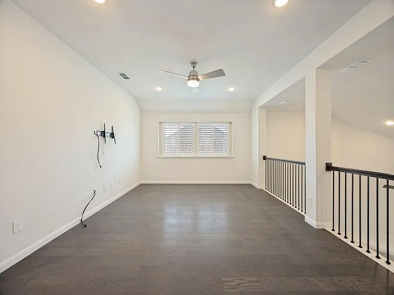 808 Mathew Dr — Photo 6