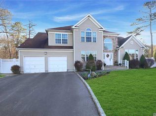 15 Horstead Ct, Yaphank, NY 11980