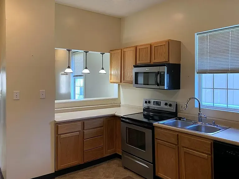 2309 W Morris St — Photo 4