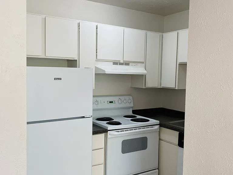 Caledonian Apartments — Photo 4