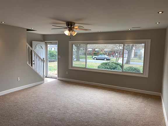 3rd image of 1706 Meadow Lake Dr